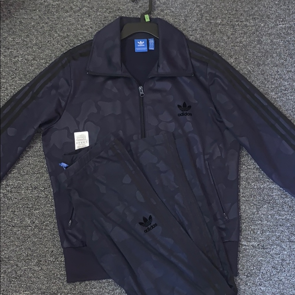 adidas navy velvet camo leggings and jacket set